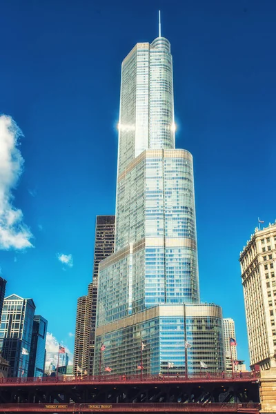 トランプ タワー、シカゴ イリノイ州、アメリカ合衆国 — ストック写真