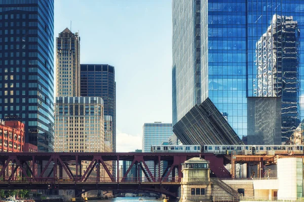 Ferrocarril elevado en Chicago, Illinois, EE.UU. —  Fotos de Stock