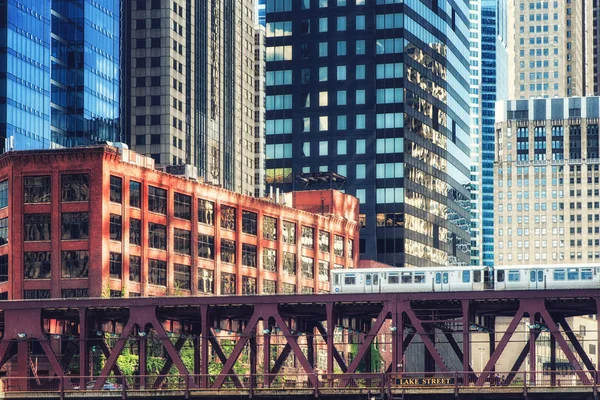 米国イリノイ州、シカゴの高架鉄道 — ストック写真