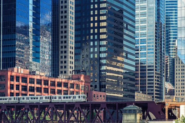 Emelkedett a vonat Chicago — Stock Fotó