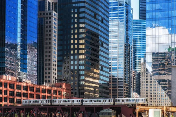 Yükseltilmiş tren Chicago