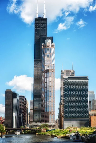 ウィリス タワーとシカゴ市のスカイライン — ストック写真