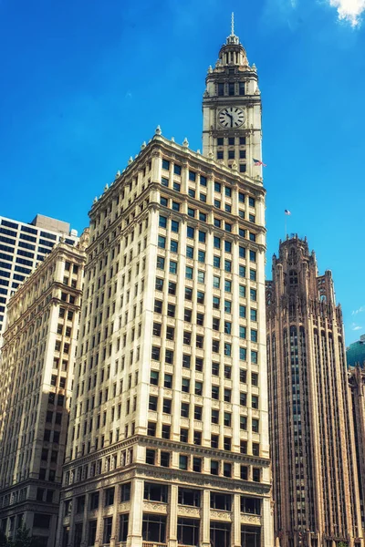 Wrigley Binası ve Tribune Kulesi