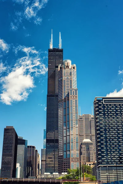 Willis Tower ile Chicago şehir manzarası