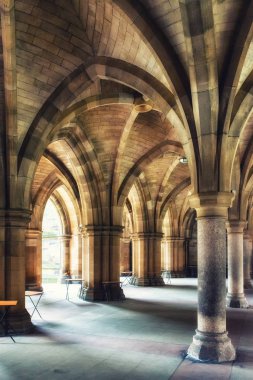 Glasgow Üniversitesi Cloister sütunlar