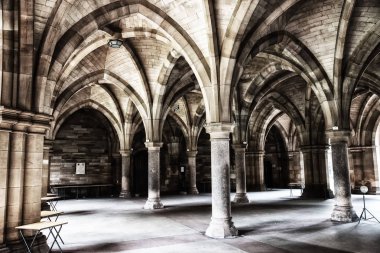 Glasgow Üniversitesi Cloister sütunlar