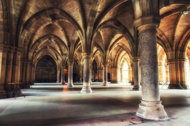 Glasgow Üniversitesi Cloister sütunlar