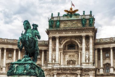 Vienna, Avusturya - 09 Temmuz 2017: Prens Eugene Heldenplatz Hofburg Sarayı içinde anıt. Prince Eugene Savoy (1663 1736), Mareşal ve devlet adamı Savoy House Carignan çizgisinin. 