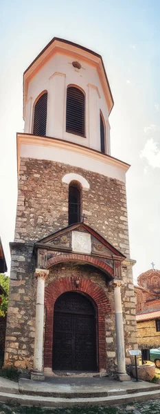 马其顿共和国奥赫里德 Sveta Bogorodica Perivlepta 教堂的令人印象深刻的塔 — 图库照片