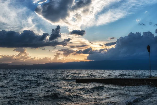 Захід сонця над озеро Охрід, Македонія — стокове фото