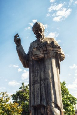 Sv. Kliment Ohridski heykeli