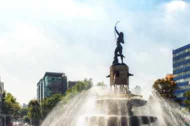 La Diana çeşme Mexico city, Meksika ile gökdelen