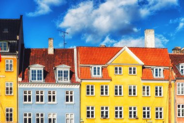 Kopenhag Nyhavn çok renkli ev cephe