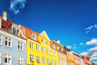 Kopenhag Nyhavn çok renkli ev cephe