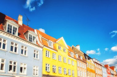 Kopenhag Nyhavn çok renkli ev cephe