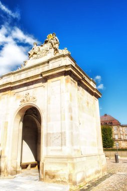 Christiansborg Sarayı, giriş kapısı
