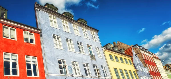 Nyhavn fachada de casa multicolor en Copenhague —  Fotos de Stock