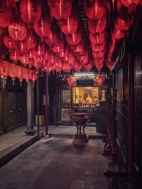 Taipei, Tayvan bir Budist tapınağında Çin kırmızı fener