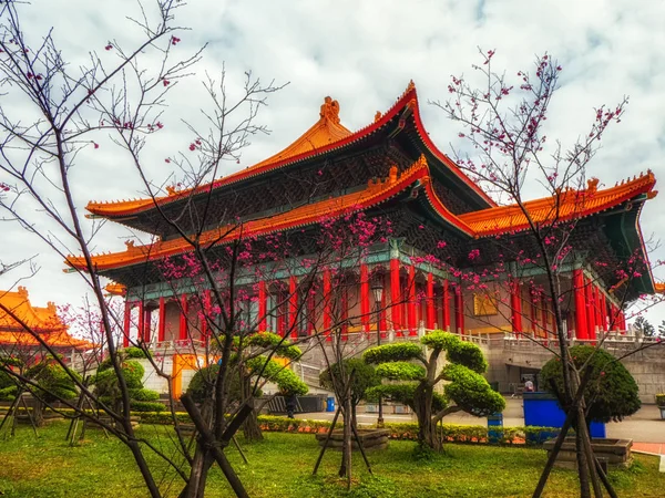 Ulusal Tiyatro ve konser salonu Chiang Kai-Shek memorial yakınındaki — Stok fotoğraf