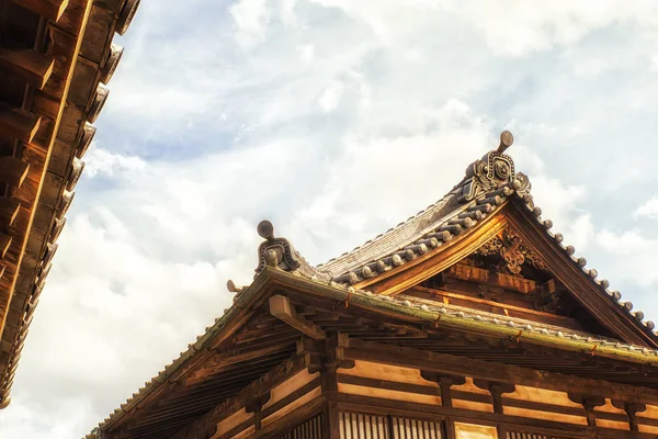 Beautiful Buddhist temple roof detail — Stock Photo, Image