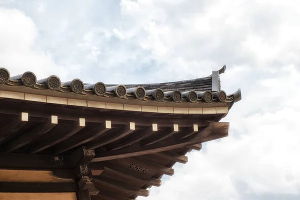 Belo templo budista detalhe telhado — Fotografia de Stock