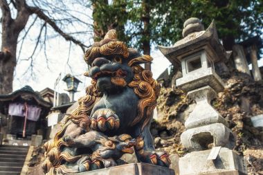 Gate, Narita-san Shinto-ji Tapınağı koruyan aslan