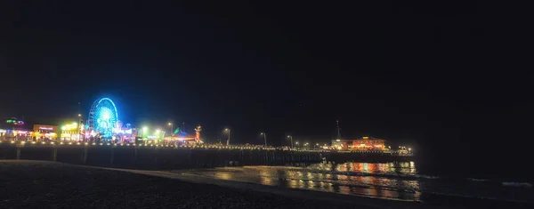 洛杉矶 2018年2月2日 圣塔莫尼卡码头木板路在南加州夜间亮起 — 图库照片