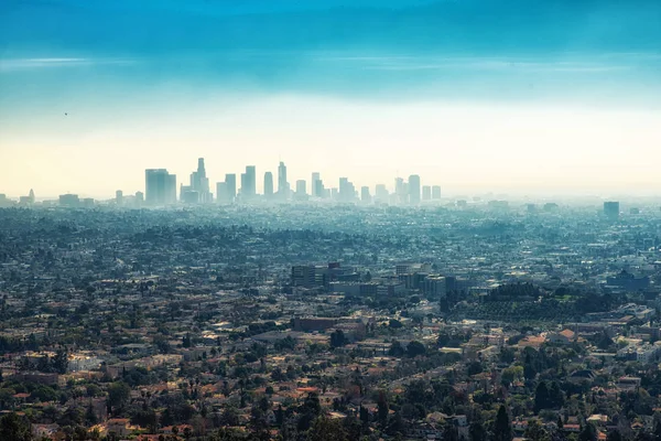ダウンタウンの高層ビル建物とグリフィス公園カリフォルニア州からロサンゼルス郊外のロスアンジェルス カリフォルニア州 アメリカ合衆国 2018 — ストック写真
