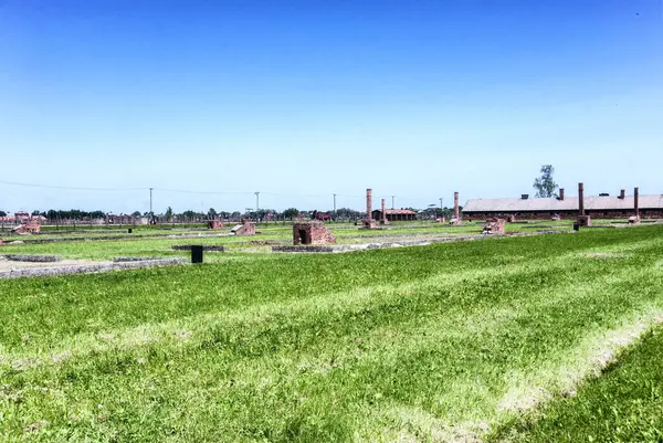 Komínové zříceniny v Osvětimi - Birkenau koncentrační tábor compl — Stock fotografie