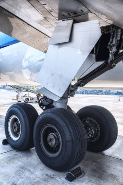 uçak iniş takımları 