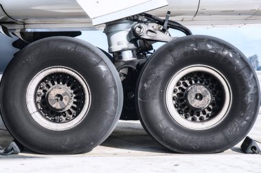 uçak iniş takımları 