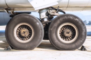 uçak iniş takımları 