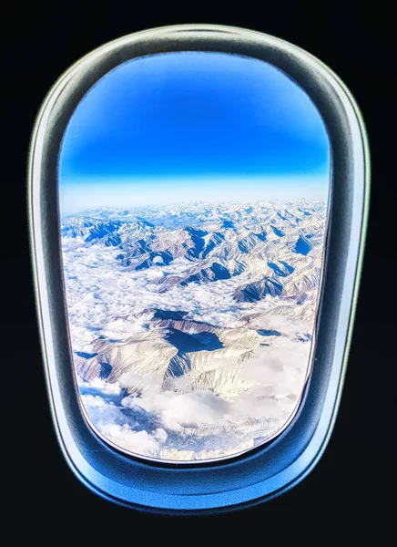 안데스산맥 상공의 비행기 창문에서 바라본 광경 — 스톡 사진