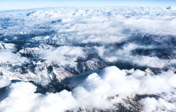 안데스 산맥에서 본 인상적 인 눈덮인 산들 — 스톡 사진