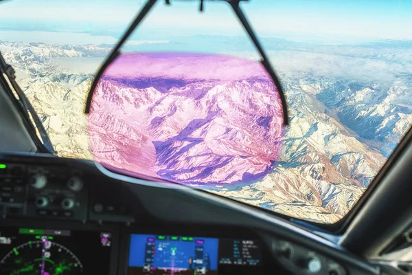 Voando sobre as montanhas dos Andes — Fotografia de Stock
