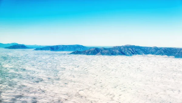 Vue aérienne des montagnes des Andes, s'approchant de Santiago — Photo