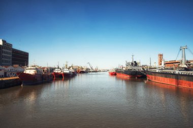 Buenos Aires limanında gemiler