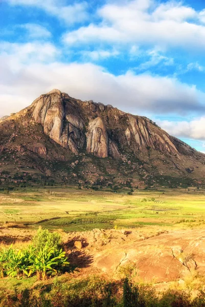 As Montanhas do Parque Nacional de Anja, no centro de Madagascar . — Fotografia de Stock