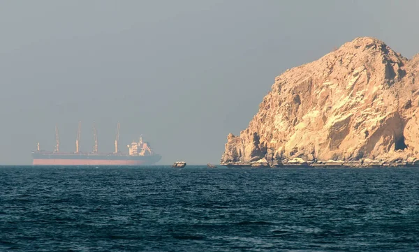 Beautiful coastal scenery near Khasab, in Musandam peninsula, Om — Stockfoto