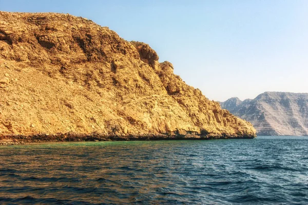 Beautiful coastal scenery near Khasab, in Musandam peninsula, Om — Stock Photo, Image