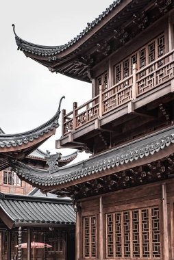 Yeşim Buda Tapınağı Şangay 'da bir Budist tapınağıdır. Burma' dan Huigen adında bir keşiş tarafından getirilen iki Yeşim Buda heykeline ev sahipliği yapar..
