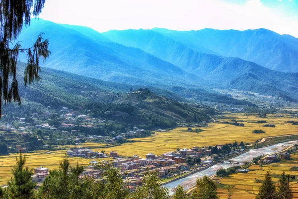 Αεροφωτογραφία Του Πόλη Θίμφου Μπουτάν Παραδοσιακό Στυλ Σπίτια Κοντά Ένα — Φωτογραφία Αρχείου