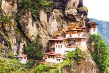 Taktsang Palphug Manastırı ve Kaplan Yuvası olarak da bilinen Paro Taktsang, Himalaya 'da kutsal bir Budist bölgesidir ve tapınak kompleksi Bhutan' ın üst Paro vadisinde yer almaktadır..