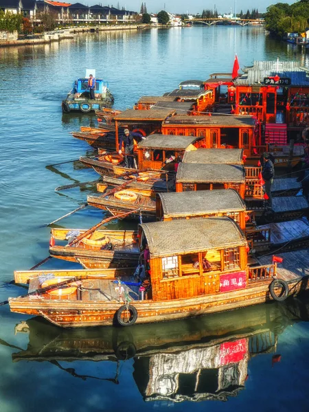 Zhujiajiao Kína November 2019 Kína Hagyományos Turista Hajók Csatornákon Shanghai — Stock Fotó