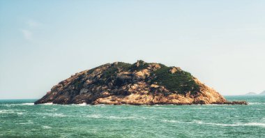Shek O, Hong Kong 'daki Pasifik Okyanusu' nda terk edilmiş Kaya Adası.