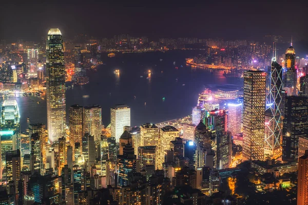 夜の香港ビクトリア港の空中ビュー — ストック写真