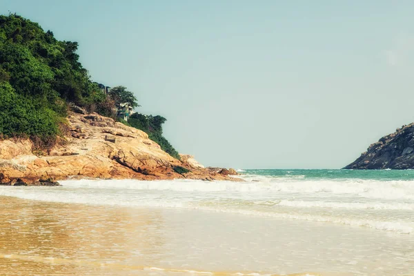 Costa Rochosa Shek Beach Idyllic Shek Praia Uma Baía Sudeste — Fotografia de Stock