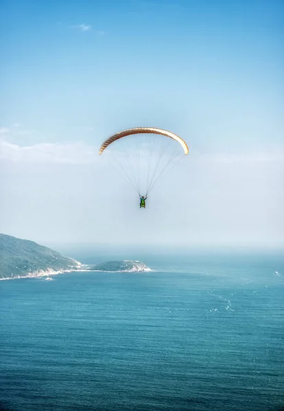 The Dragon\'s Back Trail is one of the most popular and spectacular hiking trails on Hong Kong Island. Located in Shek O Country Park, it gives fantastic views of Shek O town and beach and the southern coast line. It is also a favourite spot for parag