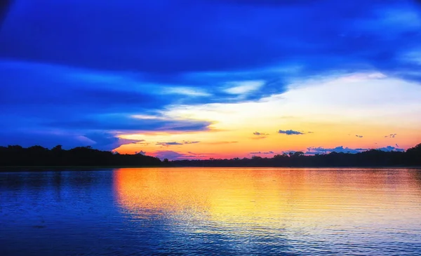 Zonsondergang Met Uitzicht Het Silhouet Van Het Amazoneregenwoud Leticia Colombia — Stockfoto