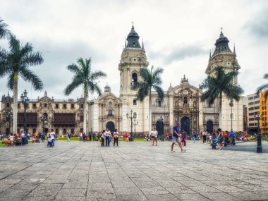 Lima, Peru - 28 Ocak 2020: Plaza Belediye Başkanı Meydanı 'ndaki Lima Bazilika Katedrali, Lima, Peru, Güney Amerika.